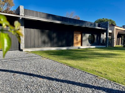 Casa Minimalista a Estrenar en San Rafael – 3 Dormitorios, Parrillero, a metros del mar
