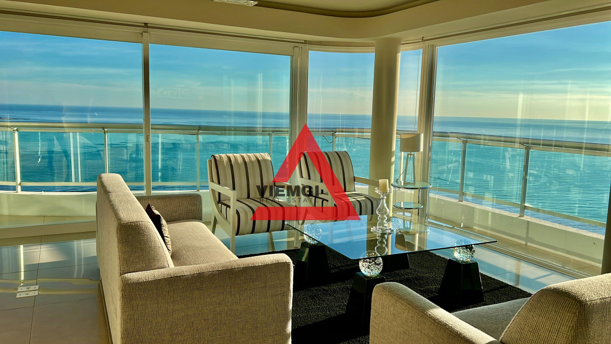 Apartamento ID.52 -   Phenthouse  en venta 4 dormitorios en Torre Aquarela – Playa Mansa, Punta del Este 