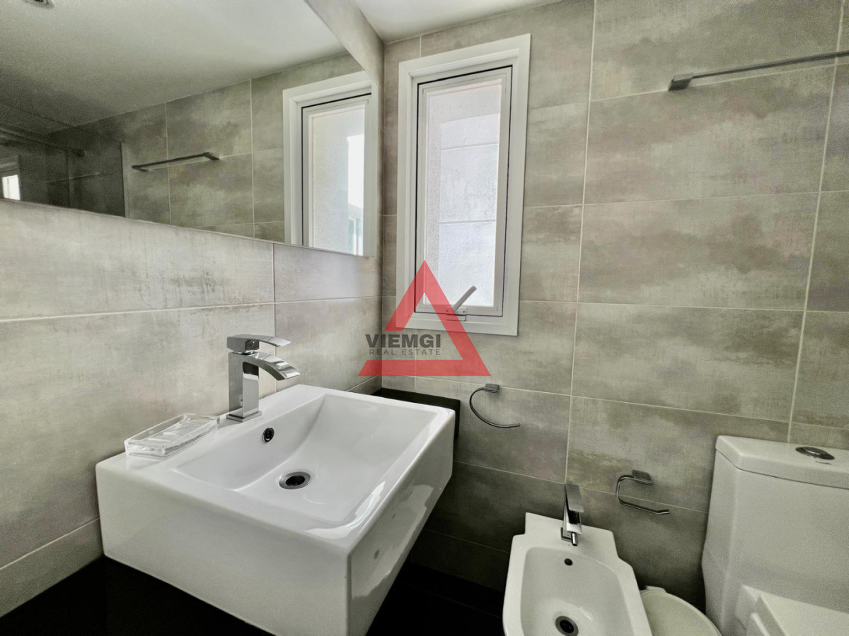 Apartamento ID.252 - Apartamento 3 dormitorios Frente al Mar ,  Península, Punta del Este