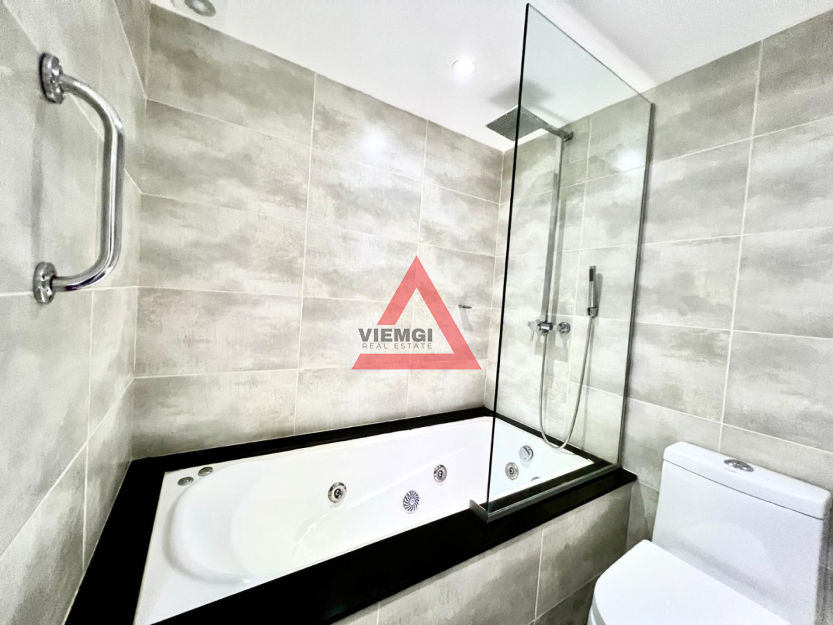 Apartamento ID.252 - Apartamento 3 dormitorios Frente al Mar ,  Península, Punta del Este