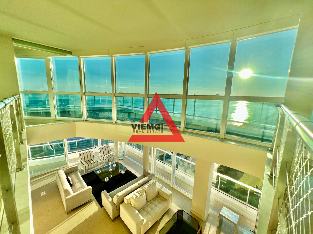 Apartamento ID.52 -   Phenthouse  en venta 4 dormitorios en Torre Aquarela – Playa Mansa, Punta del Este 
