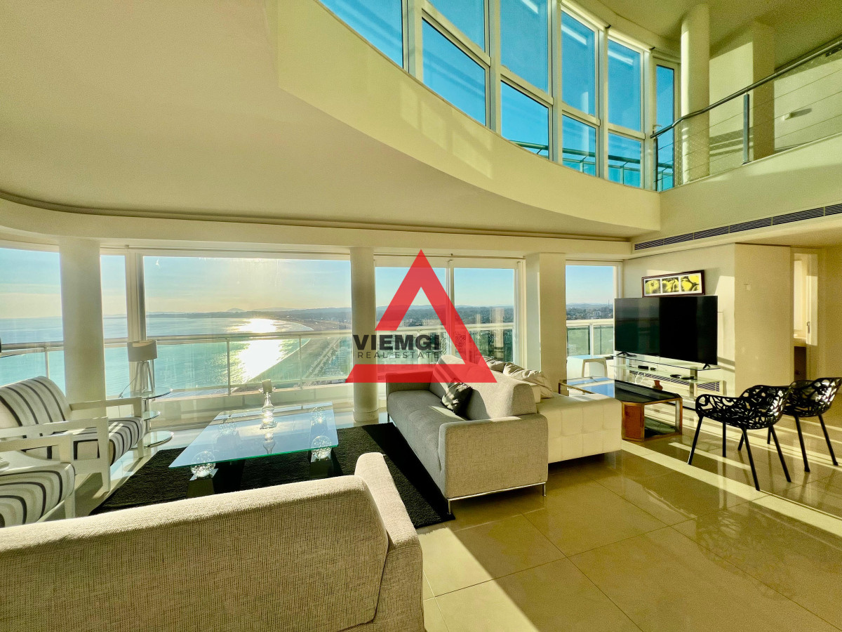 Apartamento ID.52 -   Phenthouse  en venta 4 dormitorios en Torre Aquarela – Playa Mansa, Punta del Este 