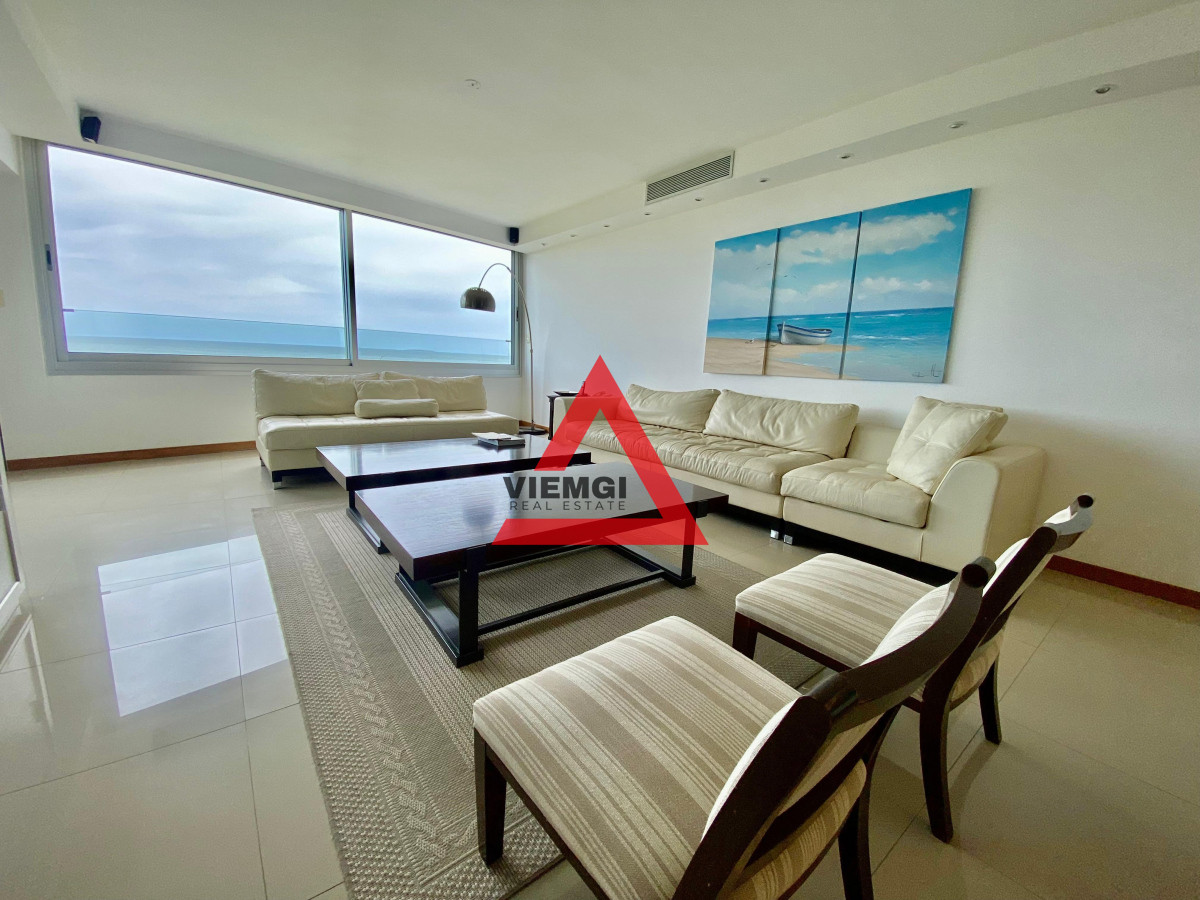 Apartamento ID.46 - Departamento Frente al Mar en Playa Brava – 3 Dormitorios y Servicio en Tiburón III