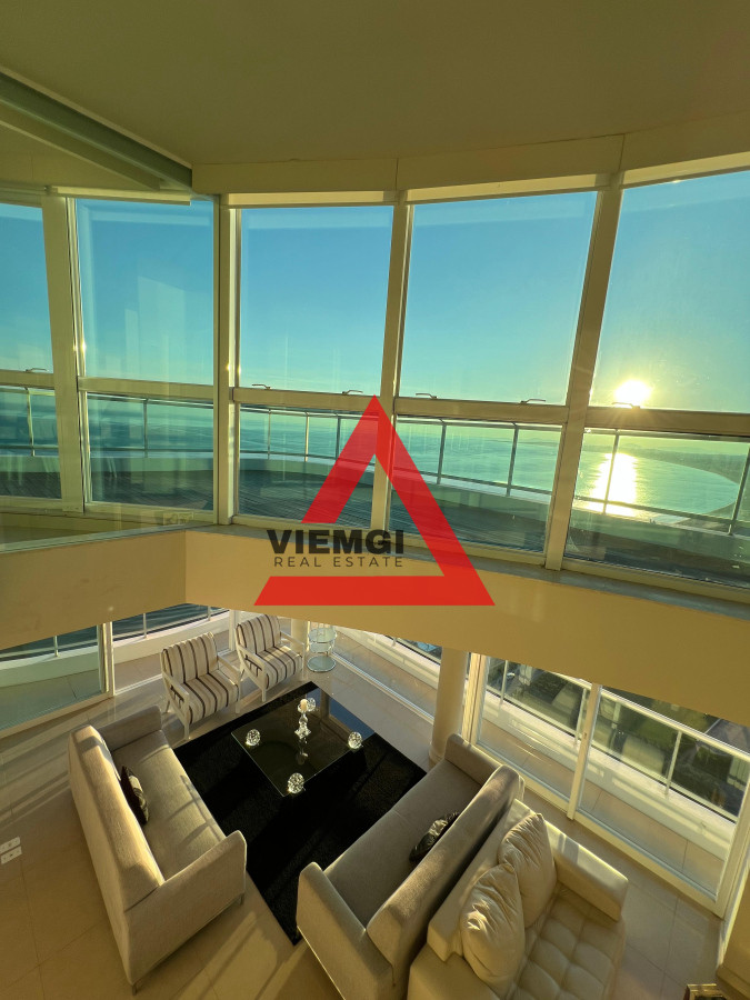 Apartamento ID.52 -   Phenthouse  en venta 4 dormitorios en Torre Aquarela – Playa Mansa, Punta del Este 