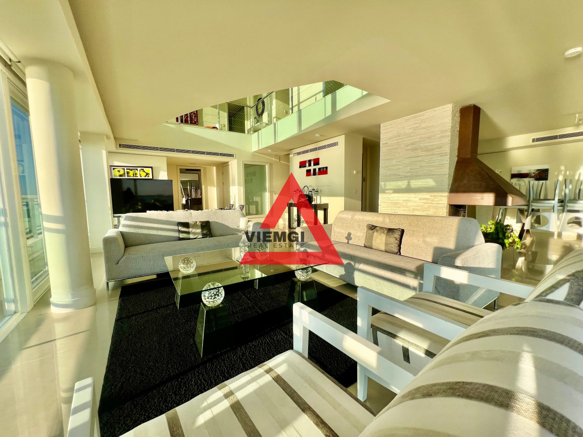 Apartamento ID.52 -   Phenthouse  en venta 4 dormitorios en Torre Aquarela – Playa Mansa, Punta del Este 