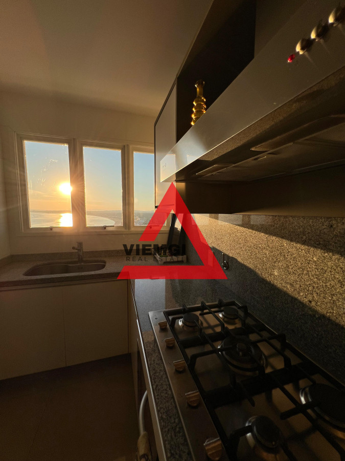 Apartamento ID.52 -   Phenthouse  en venta 4 dormitorios en Torre Aquarela – Playa Mansa, Punta del Este 