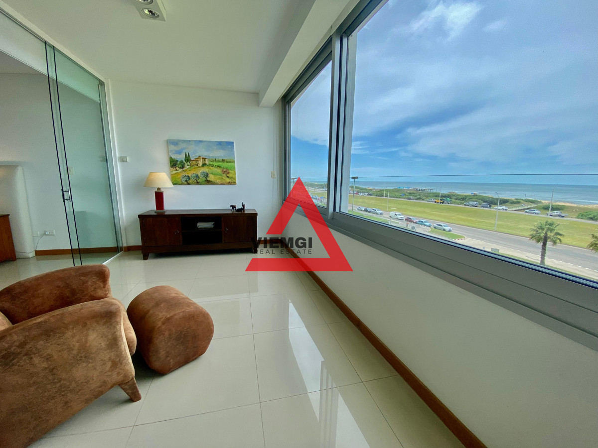 Apartamento ID.46 - Departamento Frente al Mar en Playa Brava – 3 Dormitorios y Servicio en Tiburón III