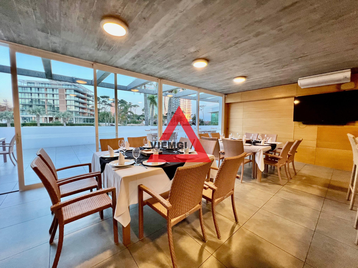 Apartamento ID.52 -   Phenthouse  en venta 4 dormitorios en Torre Aquarela – Playa Mansa, Punta del Este 