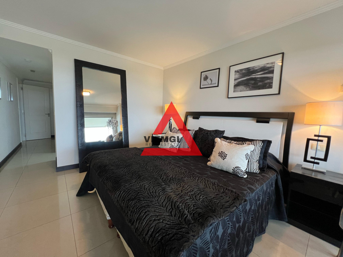 Apartamento ID.29 - Apartamento 3 dormitorios y servicio frente al mar – Playa Brava-Torre Lobos, Punta del Este