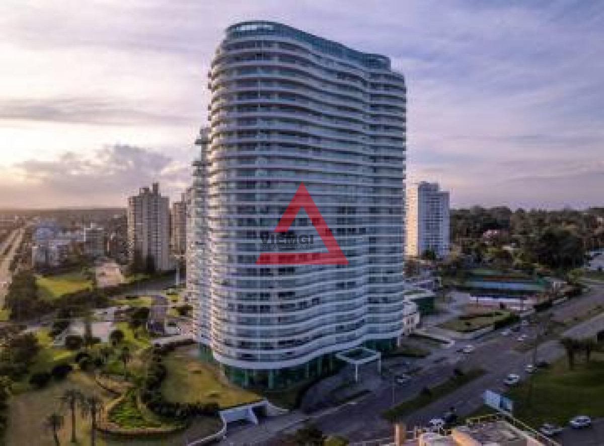 Apartamento ID.60 - Dúplex de lujo 4 dormitorios con vista al mar en Torre Aquarela, Playa Mansa – Punta del Este