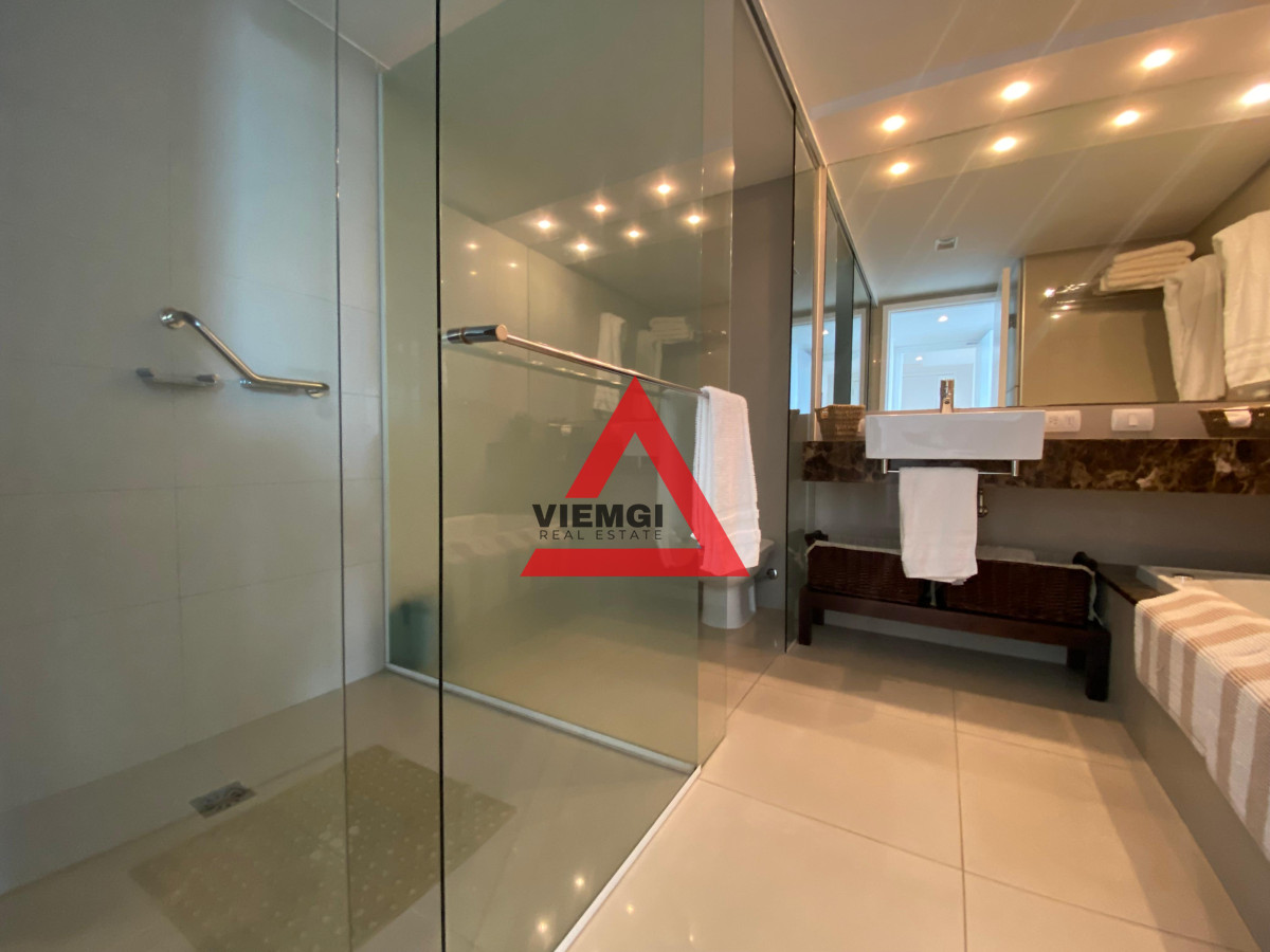 Apartamento ID.46 - Departamento Frente al Mar en Playa Brava – 3 Dormitorios y Servicio en Tiburón III