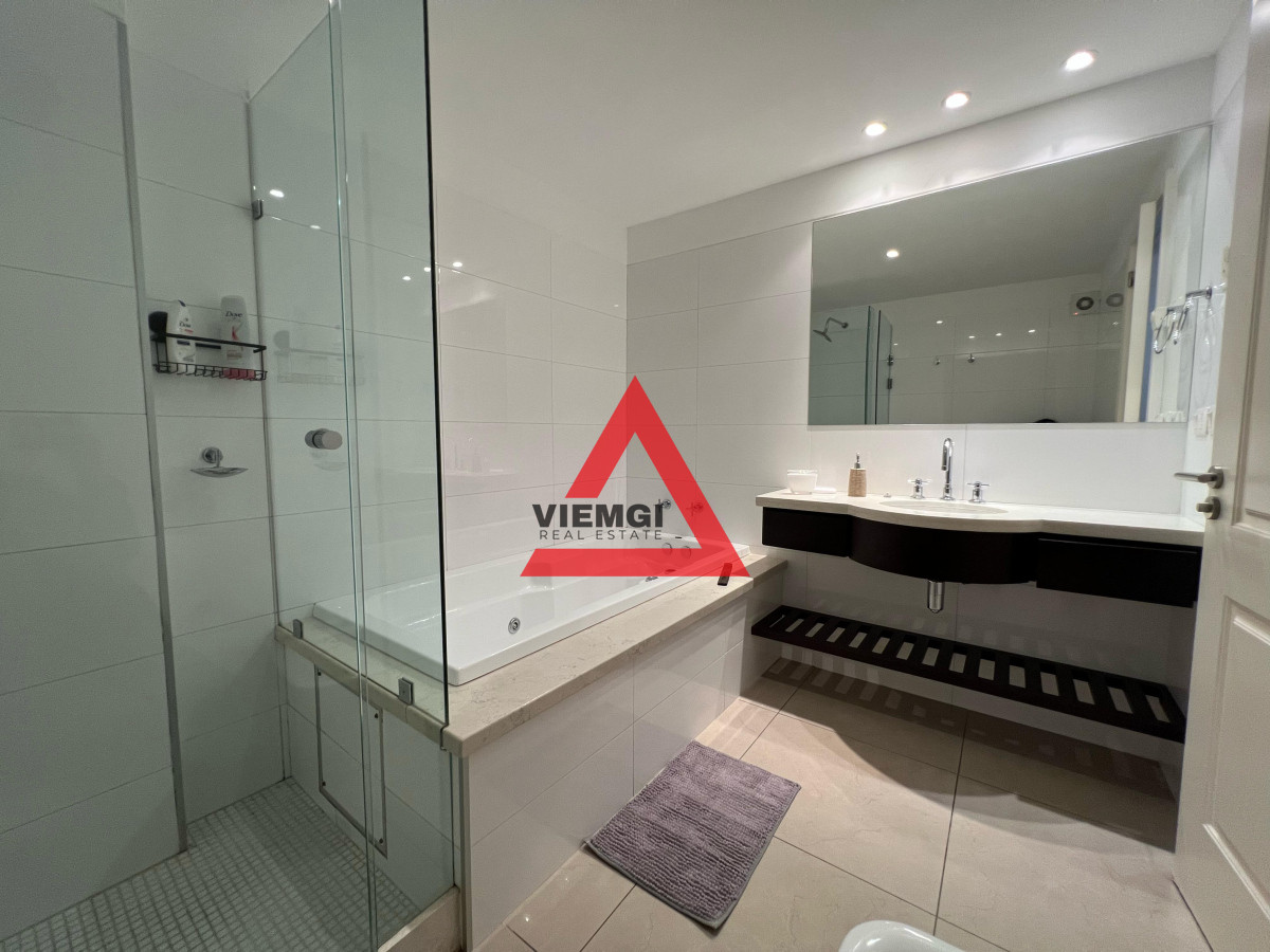 Apartamento ID.29 - Apartamento 3 dormitorios y servicio frente al mar – Playa Brava-Torre Lobos, Punta del Este