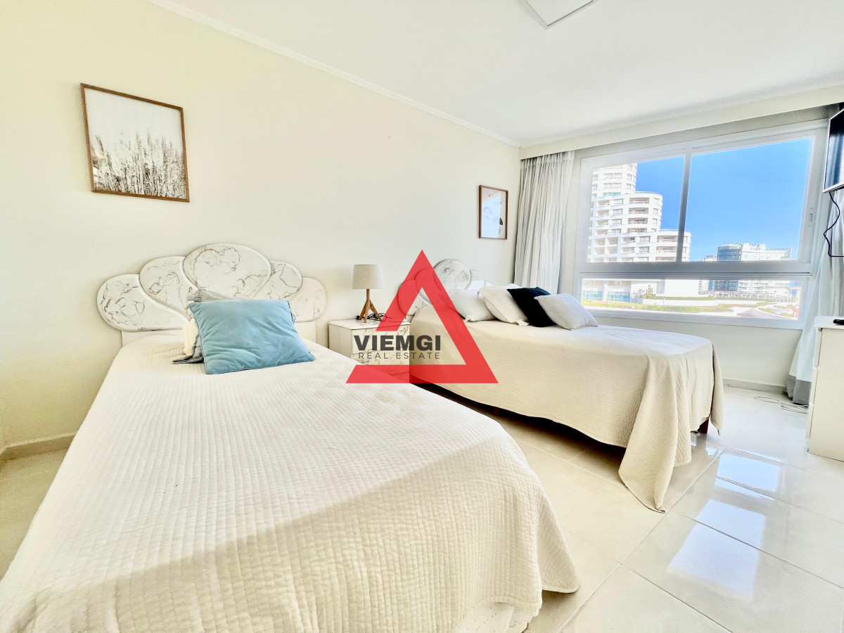 Apartamento ID.31 - Apartamento 3 Dormitorios y Servicio – Millenium Tower, Playa Mansa