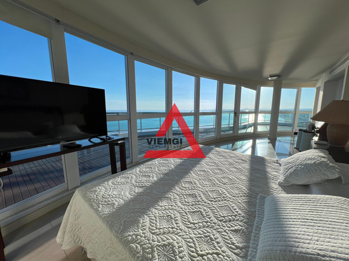 Apartamento ID.52 -   Phenthouse  en venta 4 dormitorios en Torre Aquarela – Playa Mansa, Punta del Este 