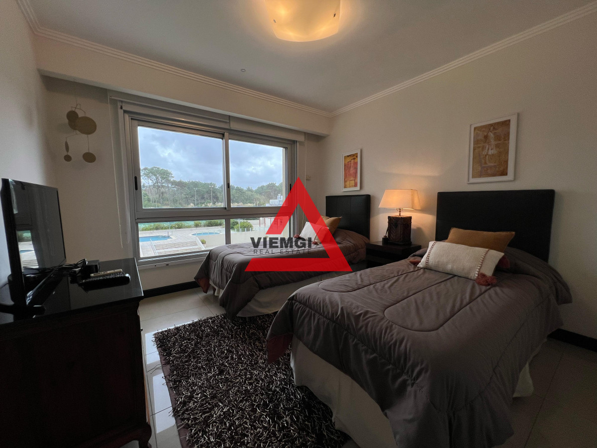 Apartamento ID.29 - Apartamento 3 dormitorios y servicio frente al mar – Playa Brava-Torre Lobos, Punta del Este