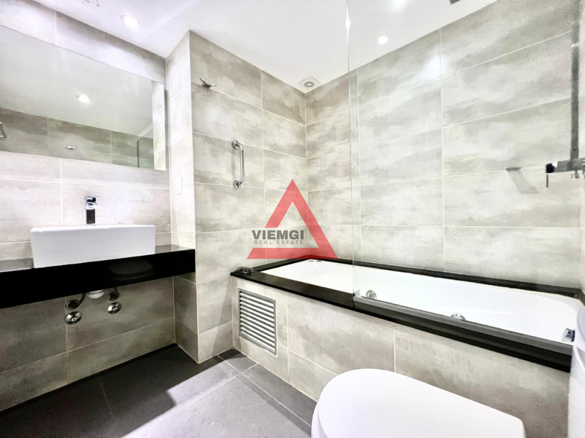 Apartamento ID.252 - Apartamento 3 dormitorios Frente al Mar ,  Península, Punta del Este