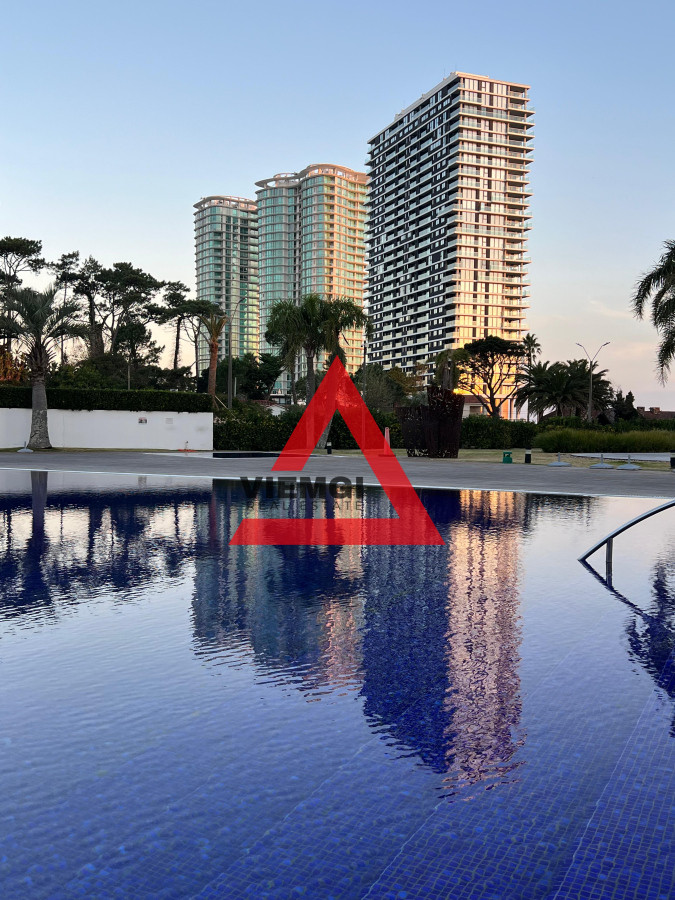 Apartamento ID.52 -   Phenthouse  en venta 4 dormitorios en Torre Aquarela – Playa Mansa, Punta del Este 