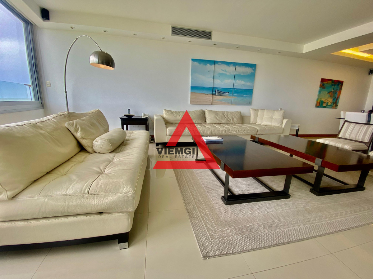 Apartamento ID.46 - Departamento Frente al Mar en Playa Brava – 3 Dormitorios y Servicio en Tiburón III