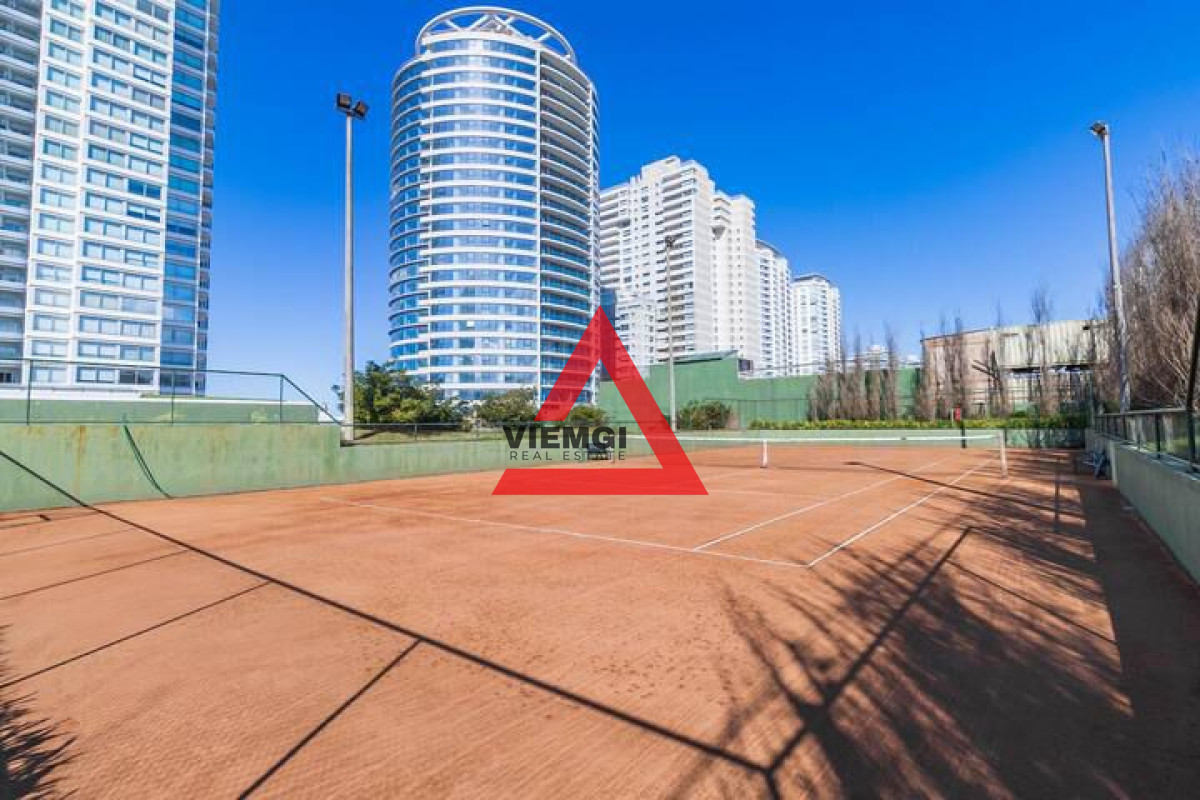 Apartamento ID.46 - Departamento Frente al Mar en Playa Brava – 3 Dormitorios y Servicio en Tiburón III