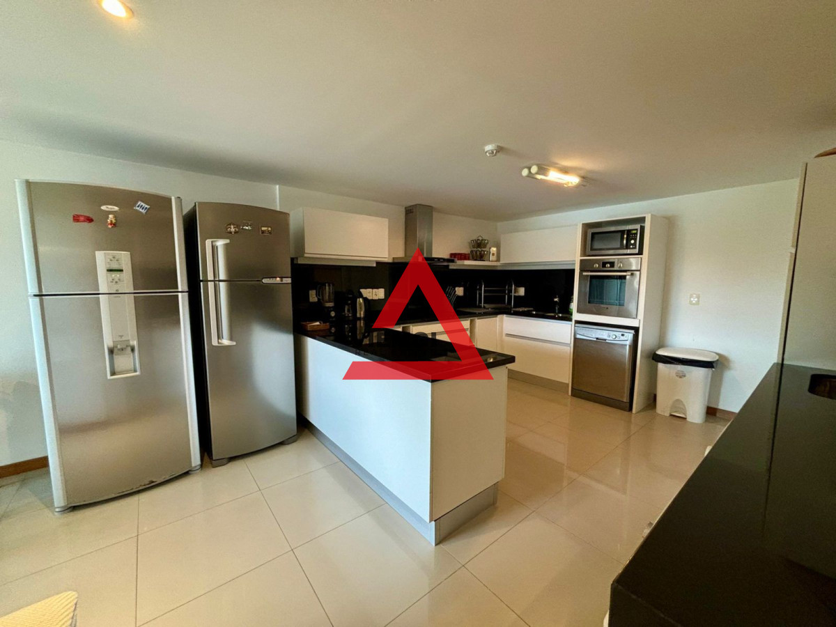 Apartamento ID.46 - Departamento Frente al Mar en Playa Brava – 3 Dormitorios y Servicio en Tiburón III
