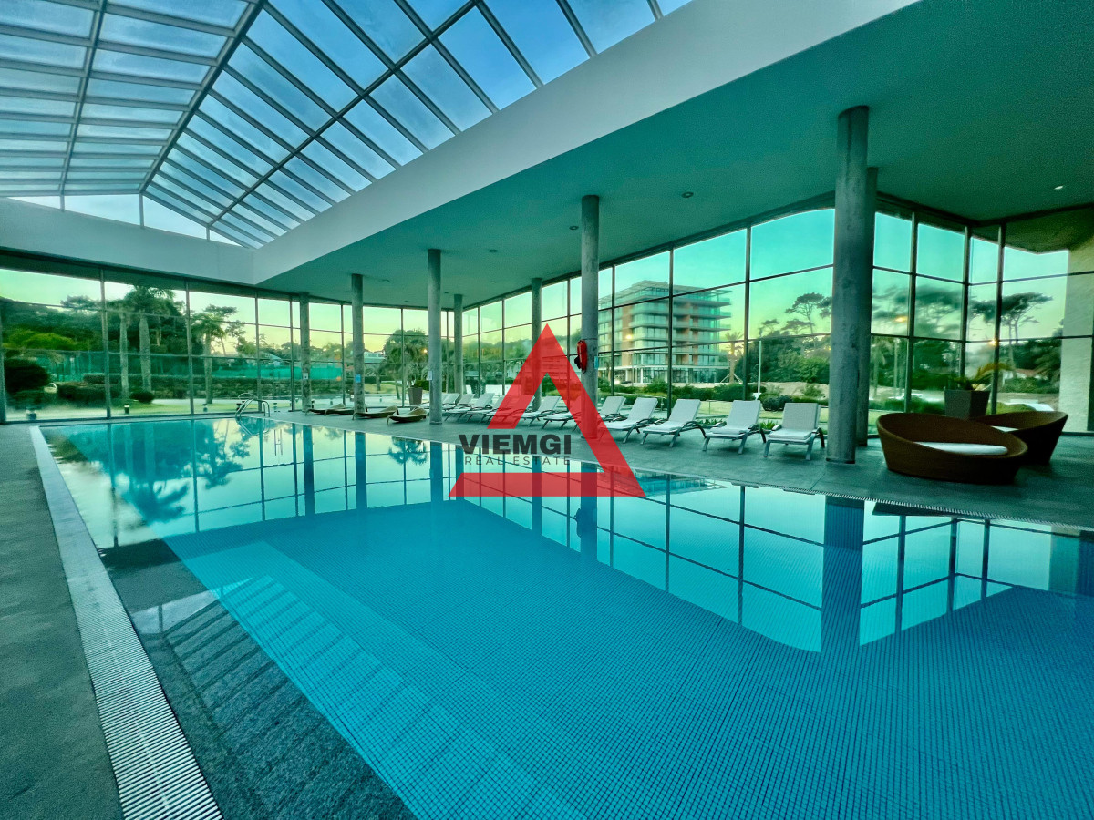 Apartamento ID.52 -   Phenthouse  en venta 4 dormitorios en Torre Aquarela – Playa Mansa, Punta del Este 