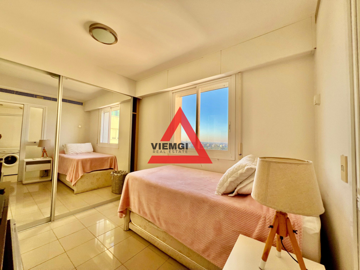 Apartamento ID.52 -   Phenthouse  en venta 4 dormitorios en Torre Aquarela – Playa Mansa, Punta del Este 