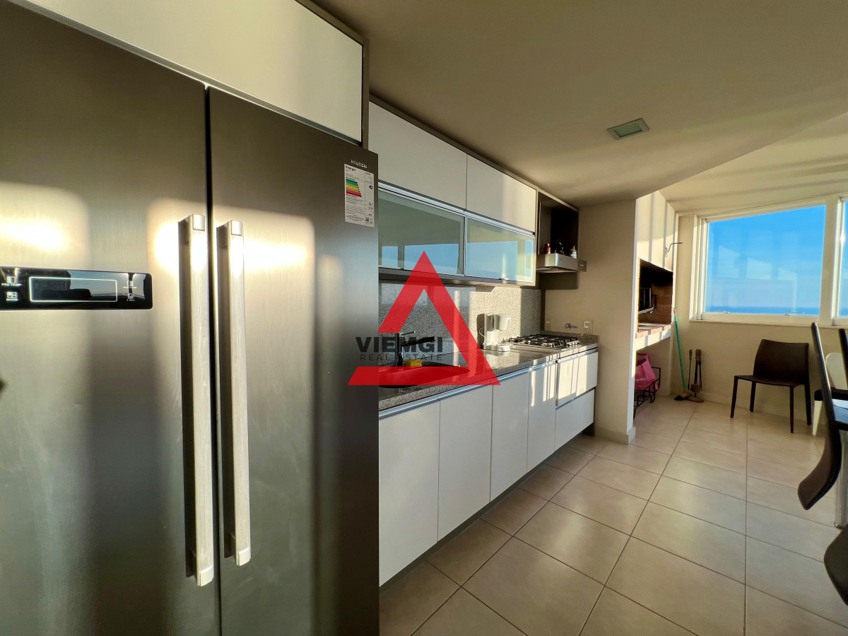 Apartamento ID.52 -   Phenthouse  en venta 4 dormitorios en Torre Aquarela – Playa Mansa, Punta del Este 