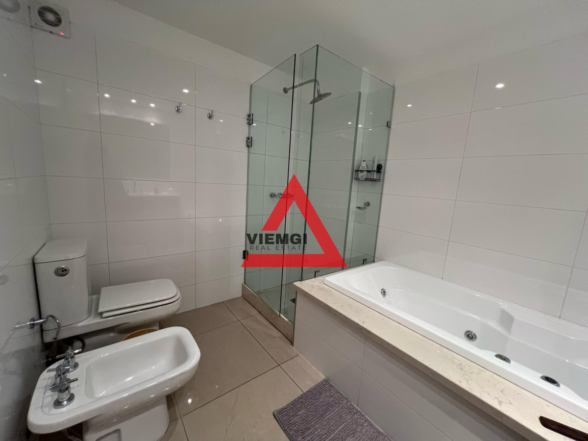Apartamento ID.29 - Apartamento 3 dormitorios y servicio frente al mar – Playa Brava-Torre Lobos, Punta del Este