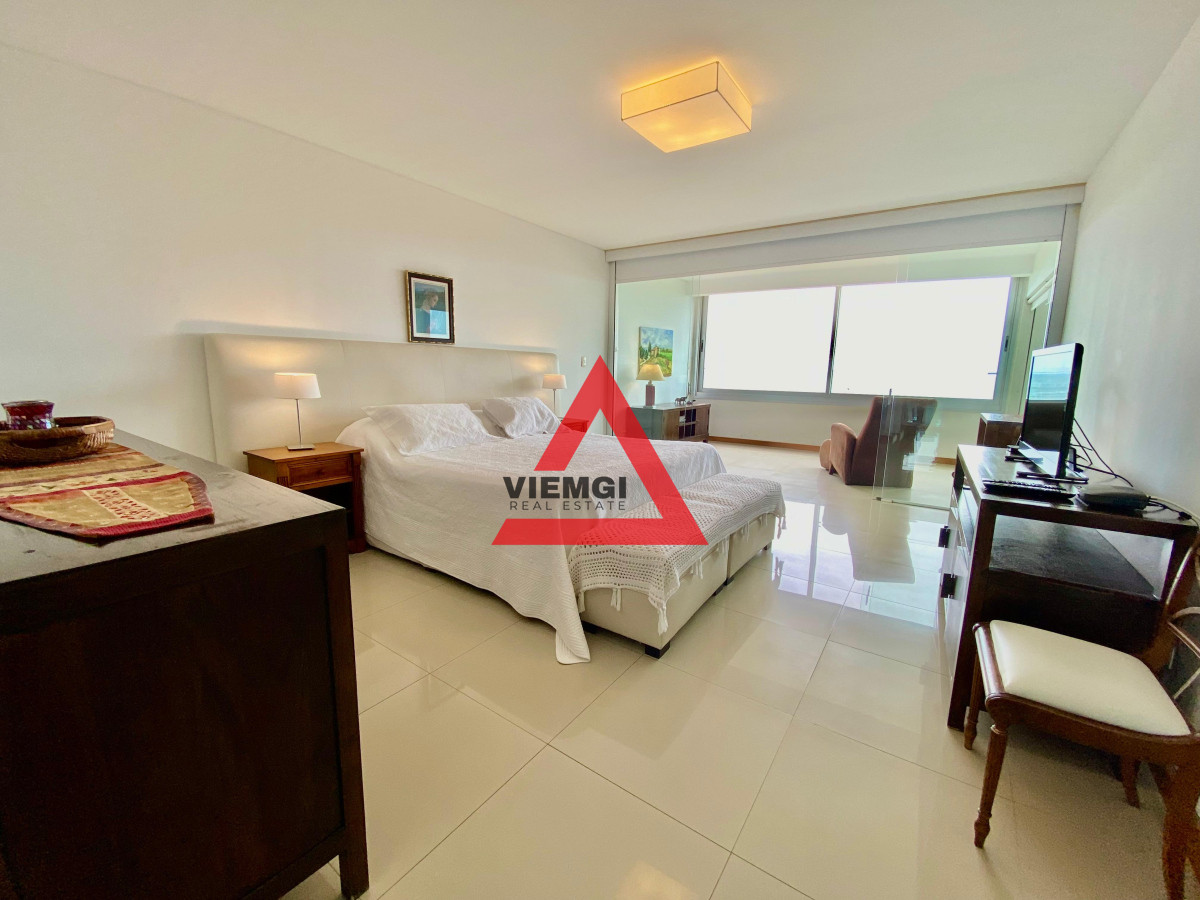 Apartamento ID.46 - Departamento Frente al Mar en Playa Brava – 3 Dormitorios y Servicio en Tiburón III