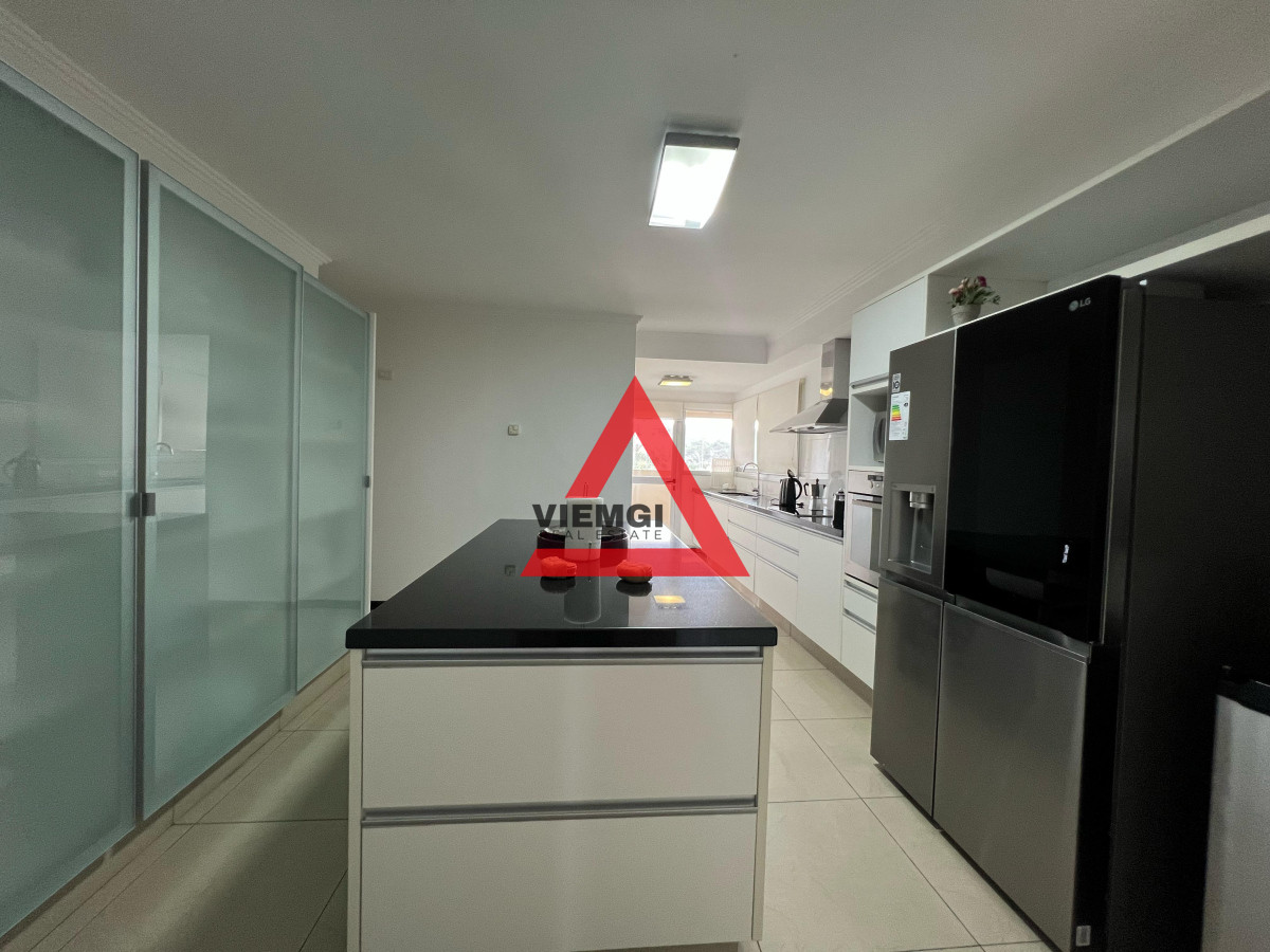 Apartamento ID.29 - Apartamento 3 dormitorios y servicio frente al mar – Playa Brava-Torre Lobos, Punta del Este