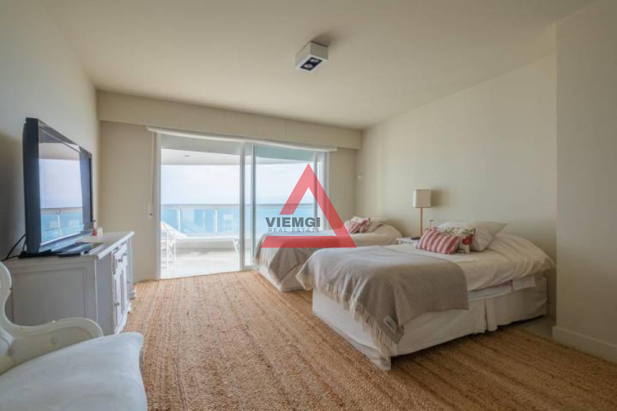 Apartamento ID.60 - Dúplex de lujo 4 dormitorios con vista al mar en Torre Aquarela, Playa Mansa – Punta del Este