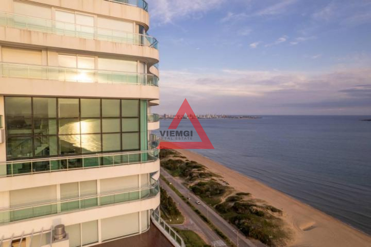 Apartamento ID.60 - Dúplex de lujo 4 dormitorios con vista al mar en Torre Aquarela, Playa Mansa – Punta del Este