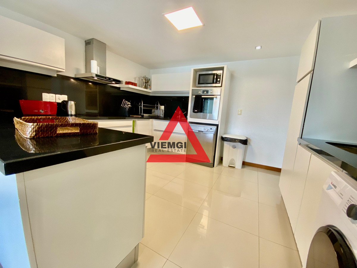 Apartamento ID.46 - Departamento Frente al Mar en Playa Brava – 3 Dormitorios y Servicio en Tiburón III