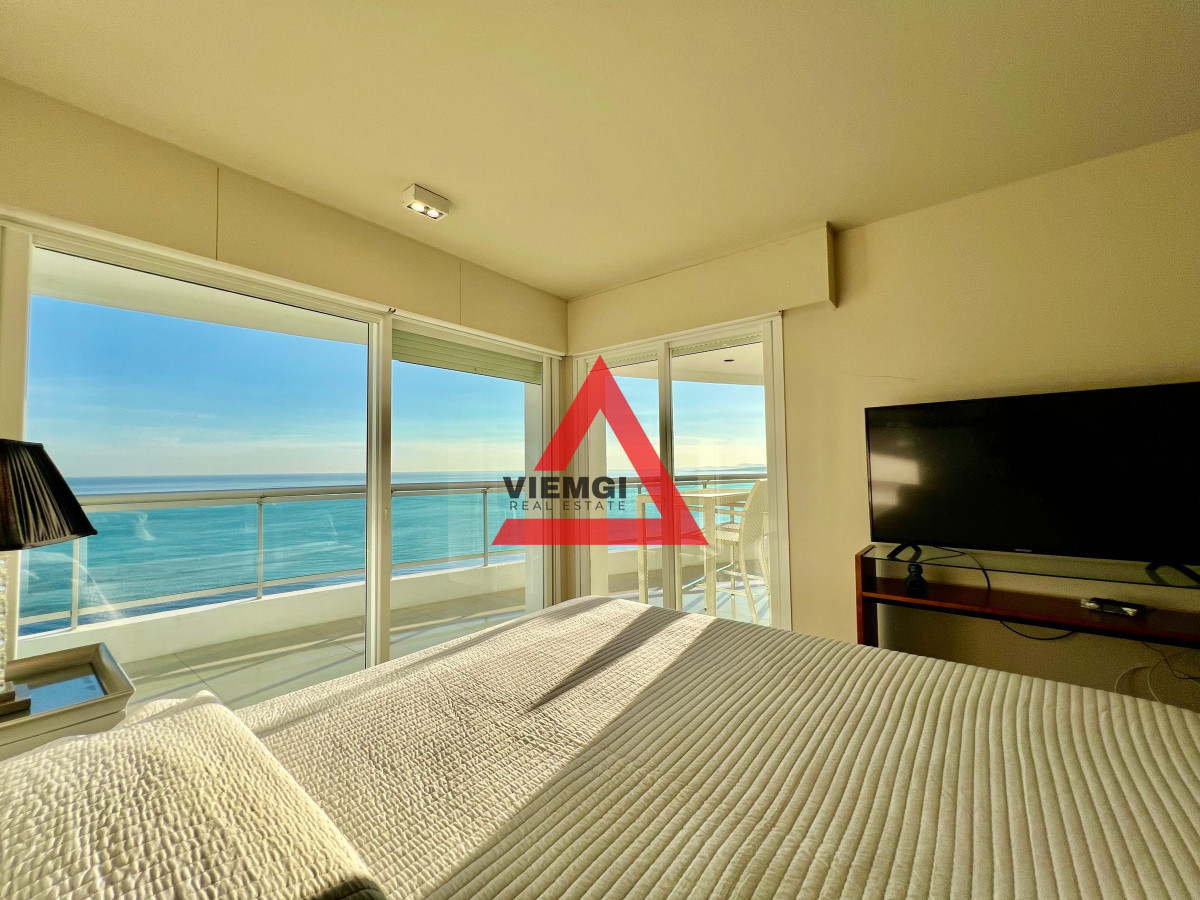 Apartamento ID.52 -   Phenthouse  en venta 4 dormitorios en Torre Aquarela – Playa Mansa, Punta del Este 