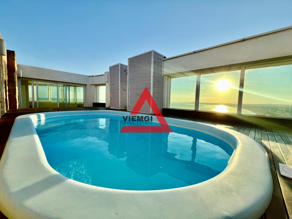 Apartamento ID.52 -   Phenthouse  en venta 4 dormitorios en Torre Aquarela – Playa Mansa, Punta del Este 