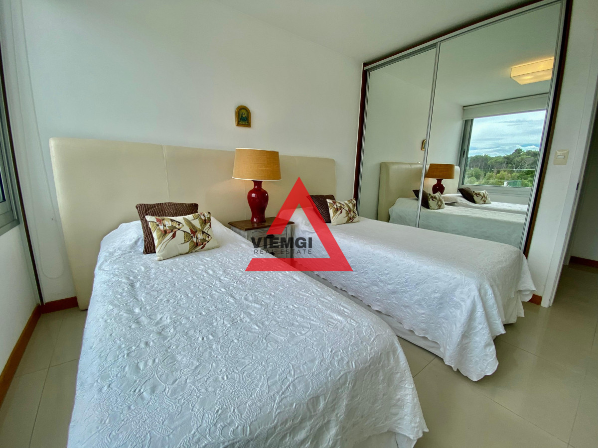 Apartamento ID.46 - Departamento Frente al Mar en Playa Brava – 3 Dormitorios y Servicio en Tiburón III