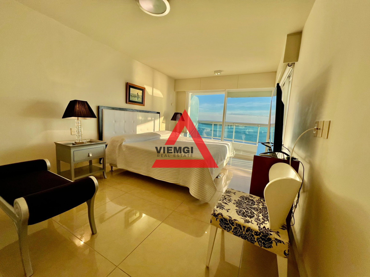 Apartamento ID.52 -   Phenthouse  en venta 4 dormitorios en Torre Aquarela – Playa Mansa, Punta del Este 