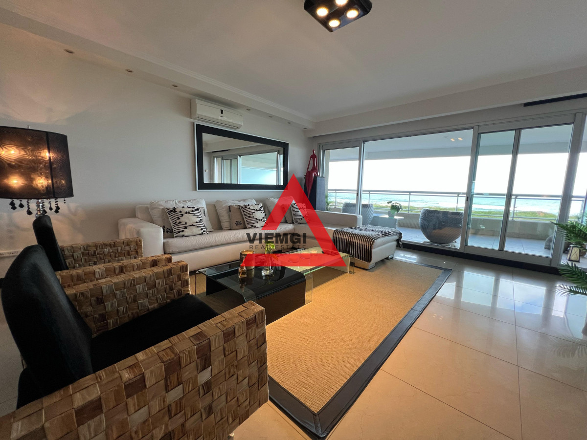 Apartamento ID.29 - Apartamento 3 dormitorios y servicio frente al mar – Playa Brava-Torre Lobos, Punta del Este