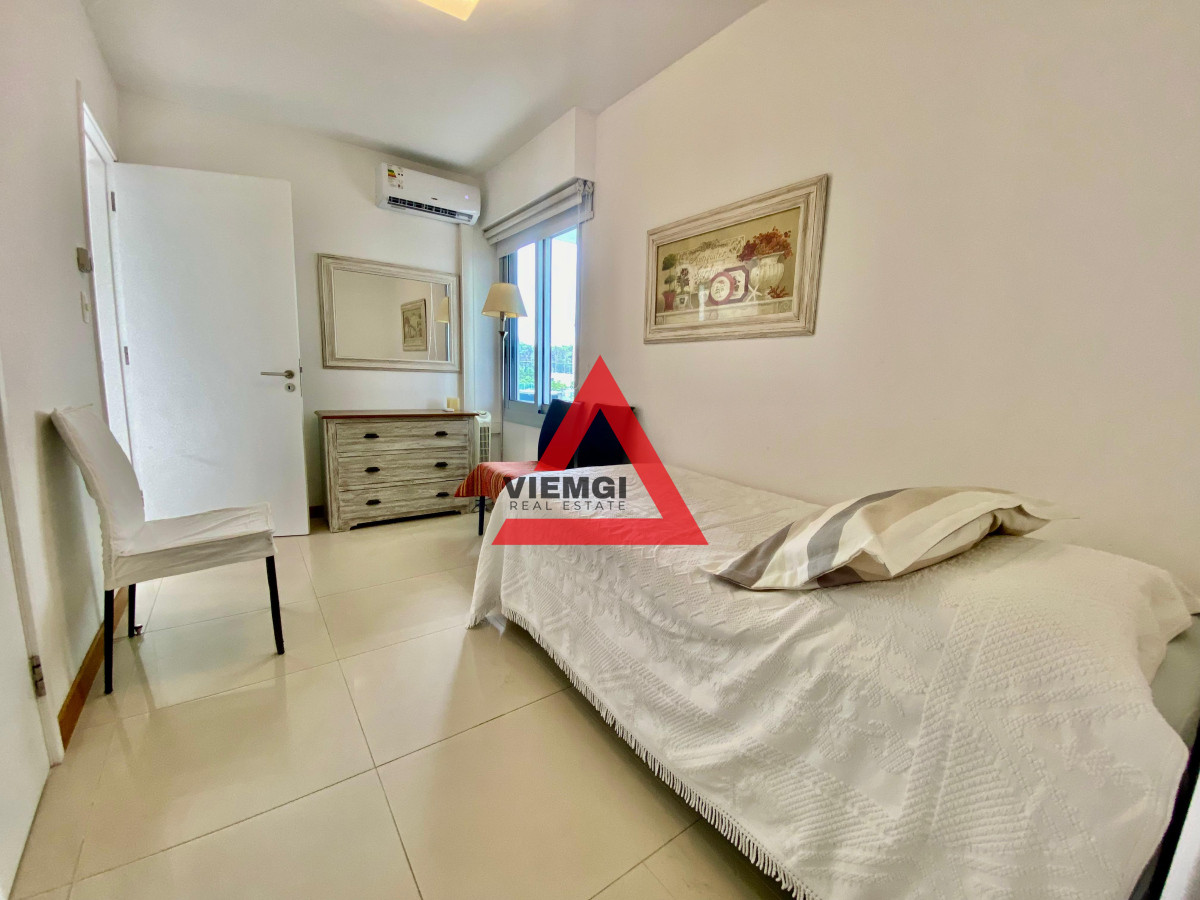 Apartamento ID.46 - Departamento Frente al Mar en Playa Brava – 3 Dormitorios y Servicio en Tiburón III