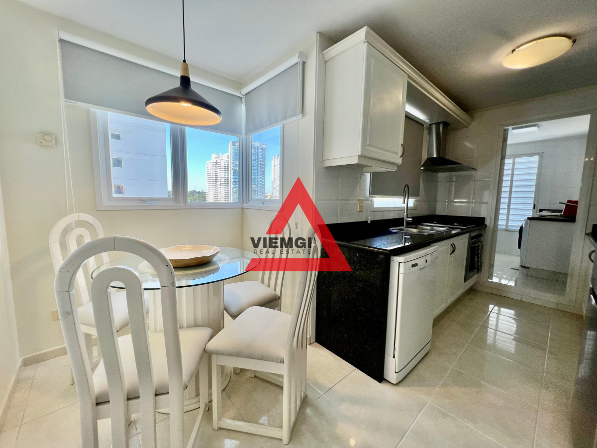 Apartamento ID.31 - Apartamento 3 Dormitorios y Servicio – Millenium Tower, Playa Mansa
