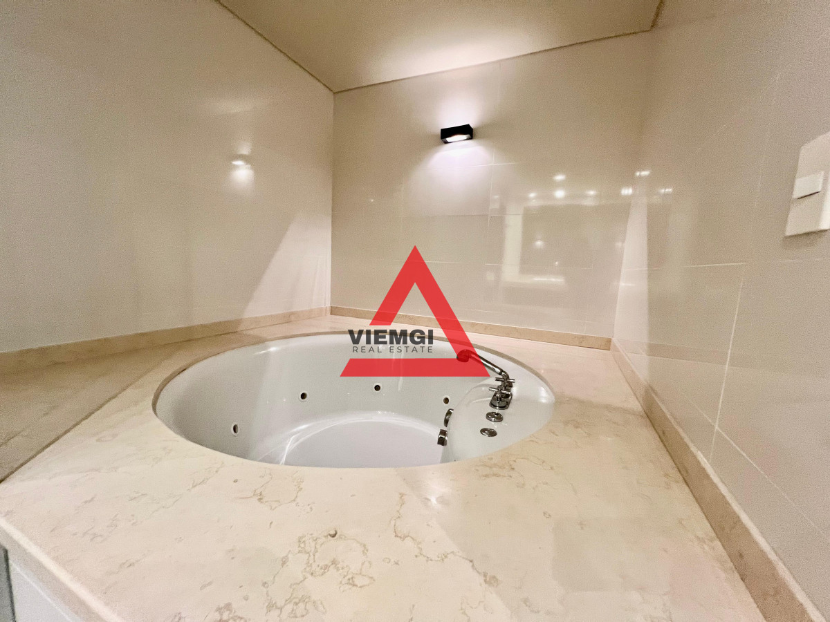Apartamento ID.52 -   Phenthouse  en venta 4 dormitorios en Torre Aquarela – Playa Mansa, Punta del Este 