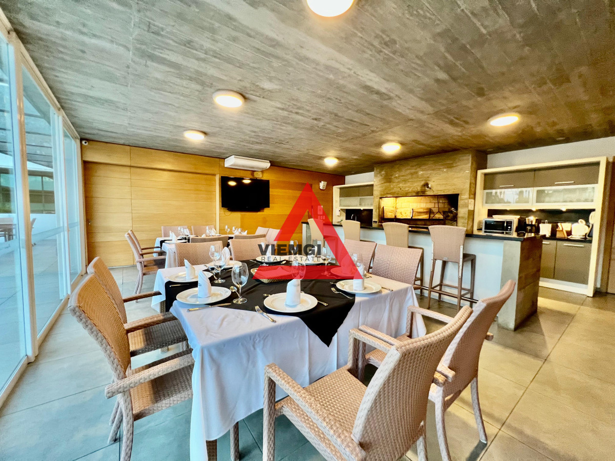 Apartamento ID.52 -   Phenthouse  en venta 4 dormitorios en Torre Aquarela – Playa Mansa, Punta del Este 