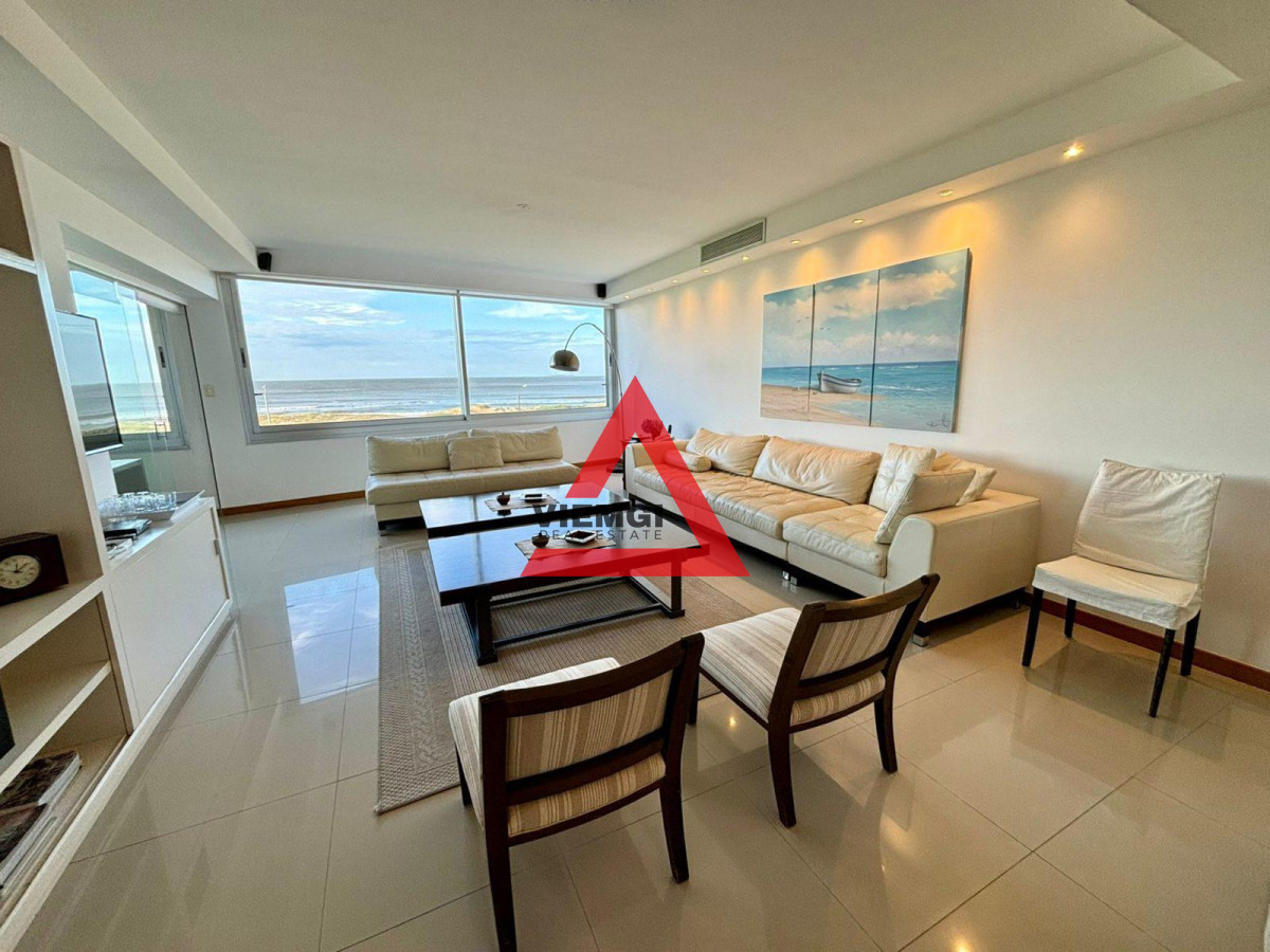Apartamento ID.46 - Departamento Frente al Mar en Playa Brava – 3 Dormitorios y Servicio en Tiburón III