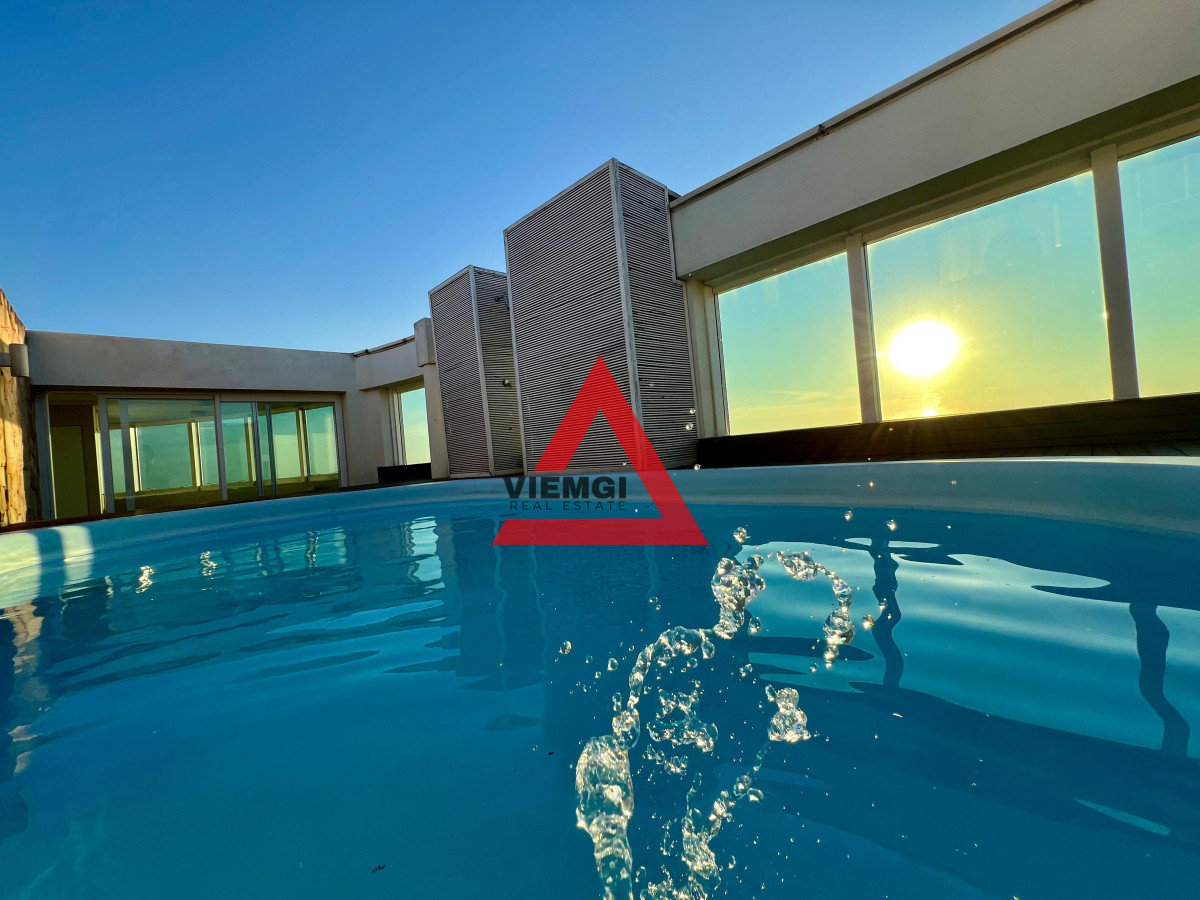 Apartamento ID.52 -   Phenthouse  en venta 4 dormitorios en Torre Aquarela – Playa Mansa, Punta del Este 