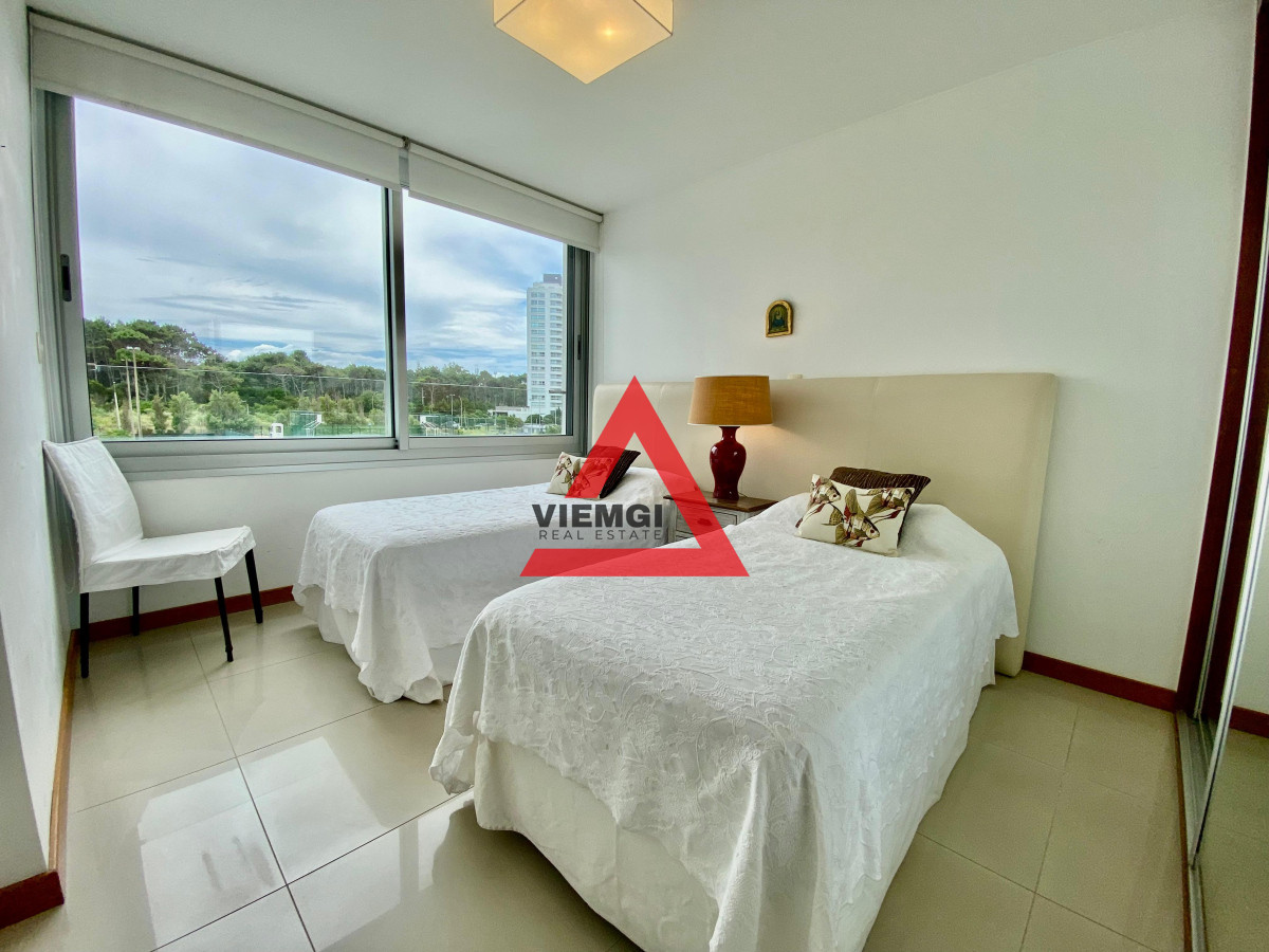 Apartamento ID.46 - Departamento Frente al Mar en Playa Brava – 3 Dormitorios y Servicio en Tiburón III