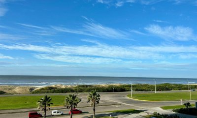 Departamento Frente al Mar en Playa Brava. 3 Dormitorios y Servicio en Tiburón III