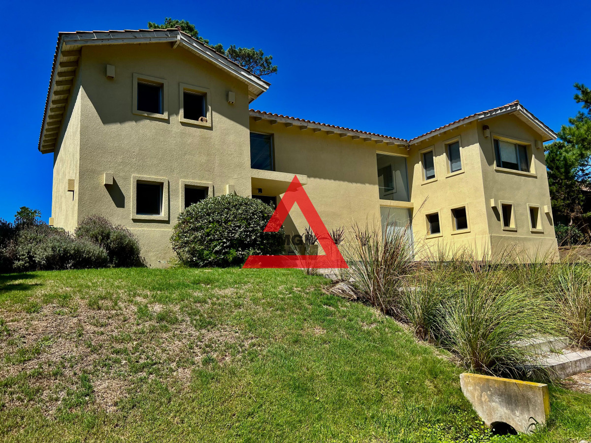 Casa ID.34 - Casa 4 Dormitorios en Barrio privado Laguna Blanca - Punta del Este