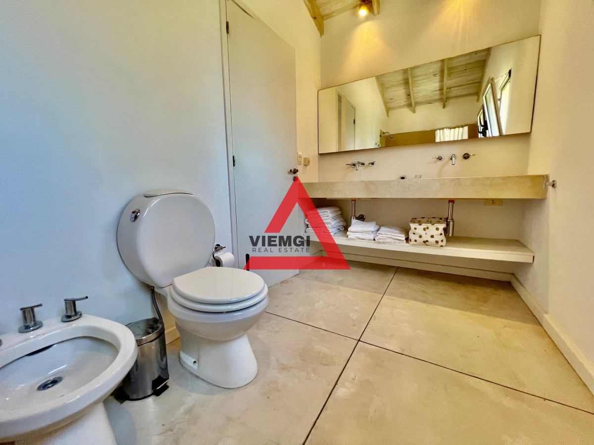 Casa ID.34 - Casa 4 Dormitorios en Barrio privado Laguna Blanca - Punta del Este