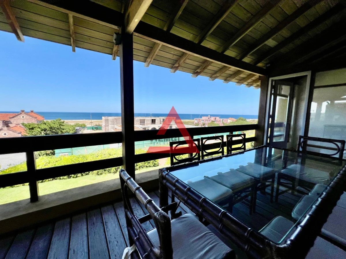 Casa ID.33 - Casa 4 Dormitorios en Barrio Privado Laguna Blanca - Punta del Este