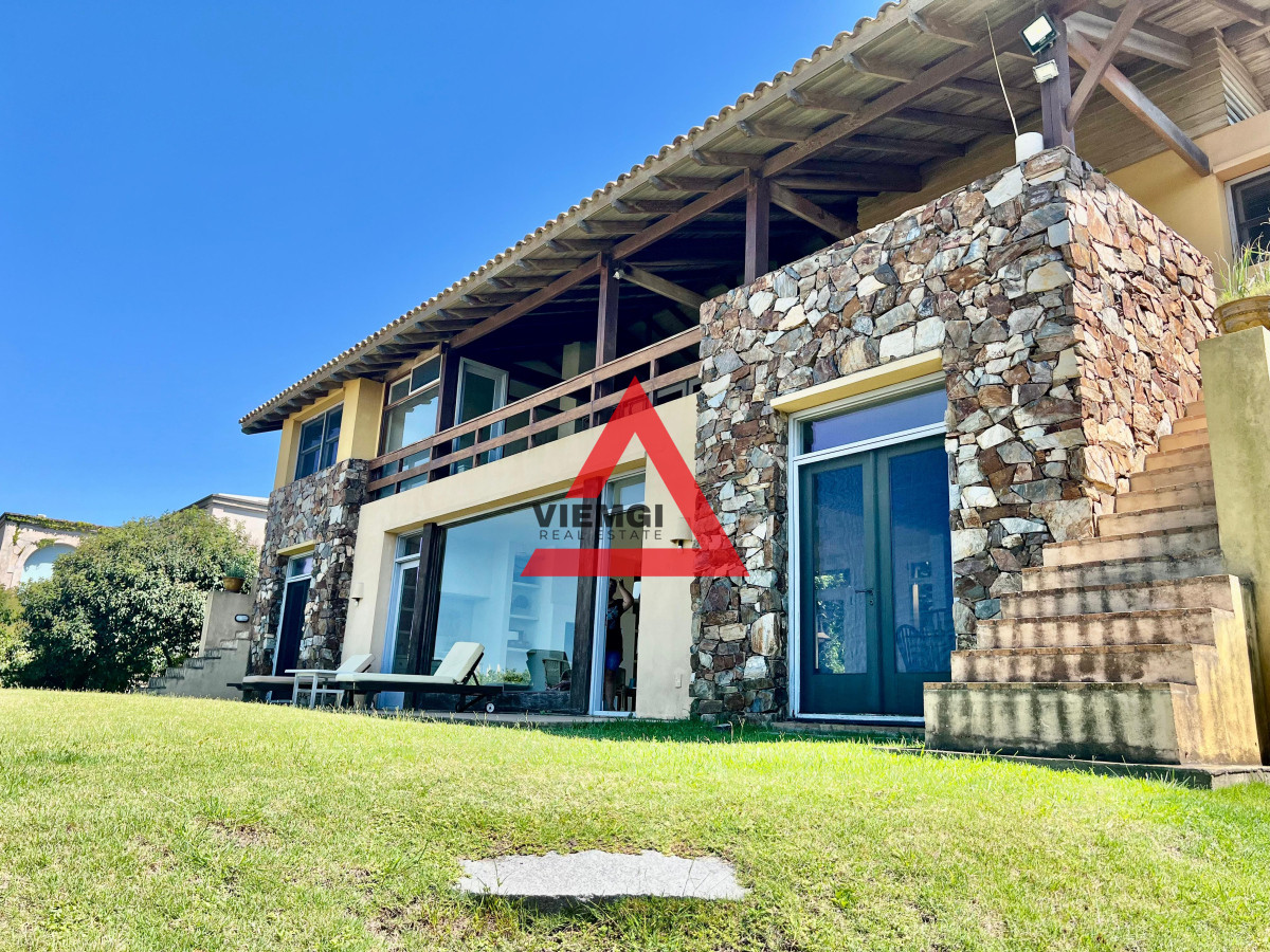 Casa ID.33 - Casa 4 Dormitorios en Barrio Privado Laguna Blanca – Punta del Este